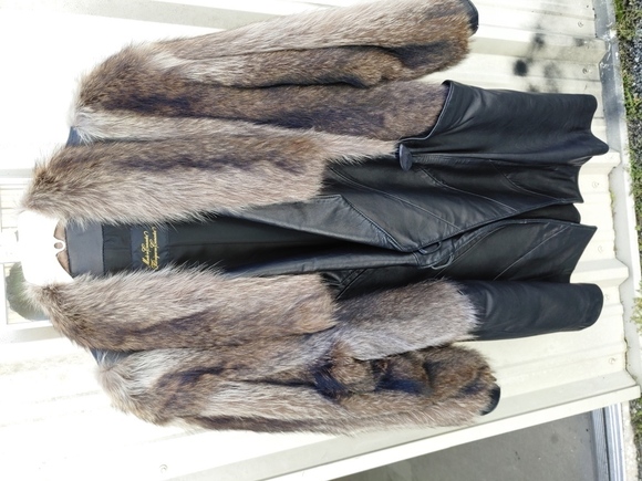 Laporte Jackets & Blazers - GORGEOUS GENUINE RACCOON FUR/ BLACK GENUINE LEATHER CAR COAT SIZE XL